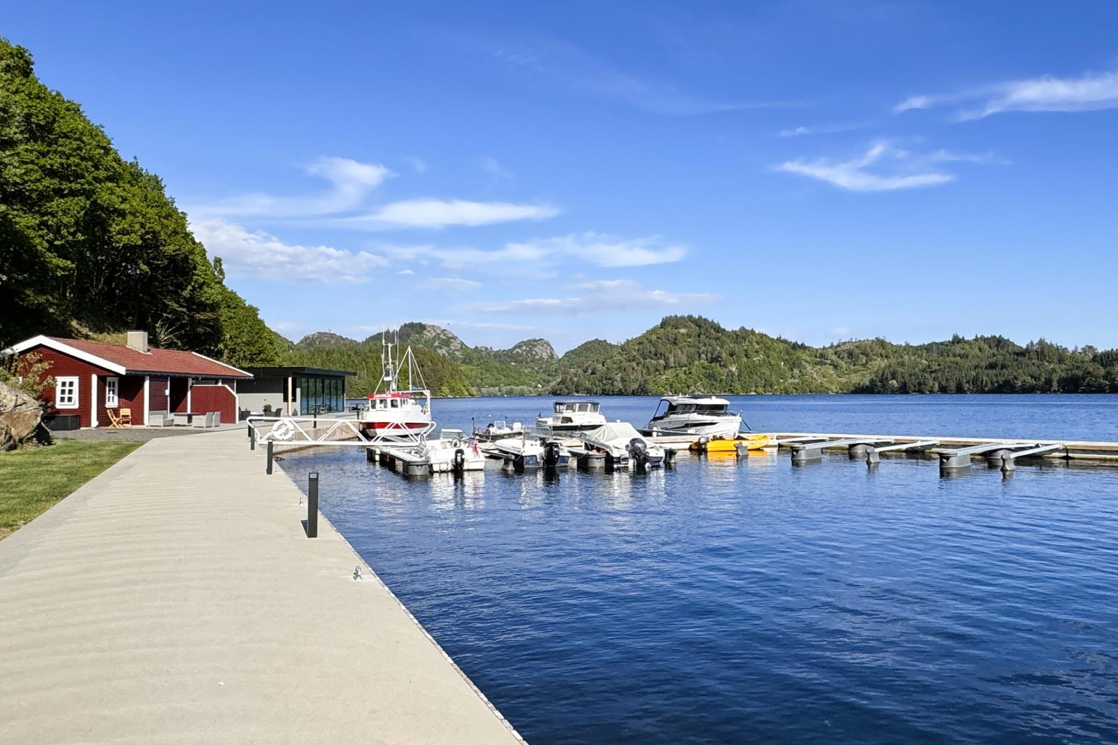 die große Stegamlage vor der Terrasse