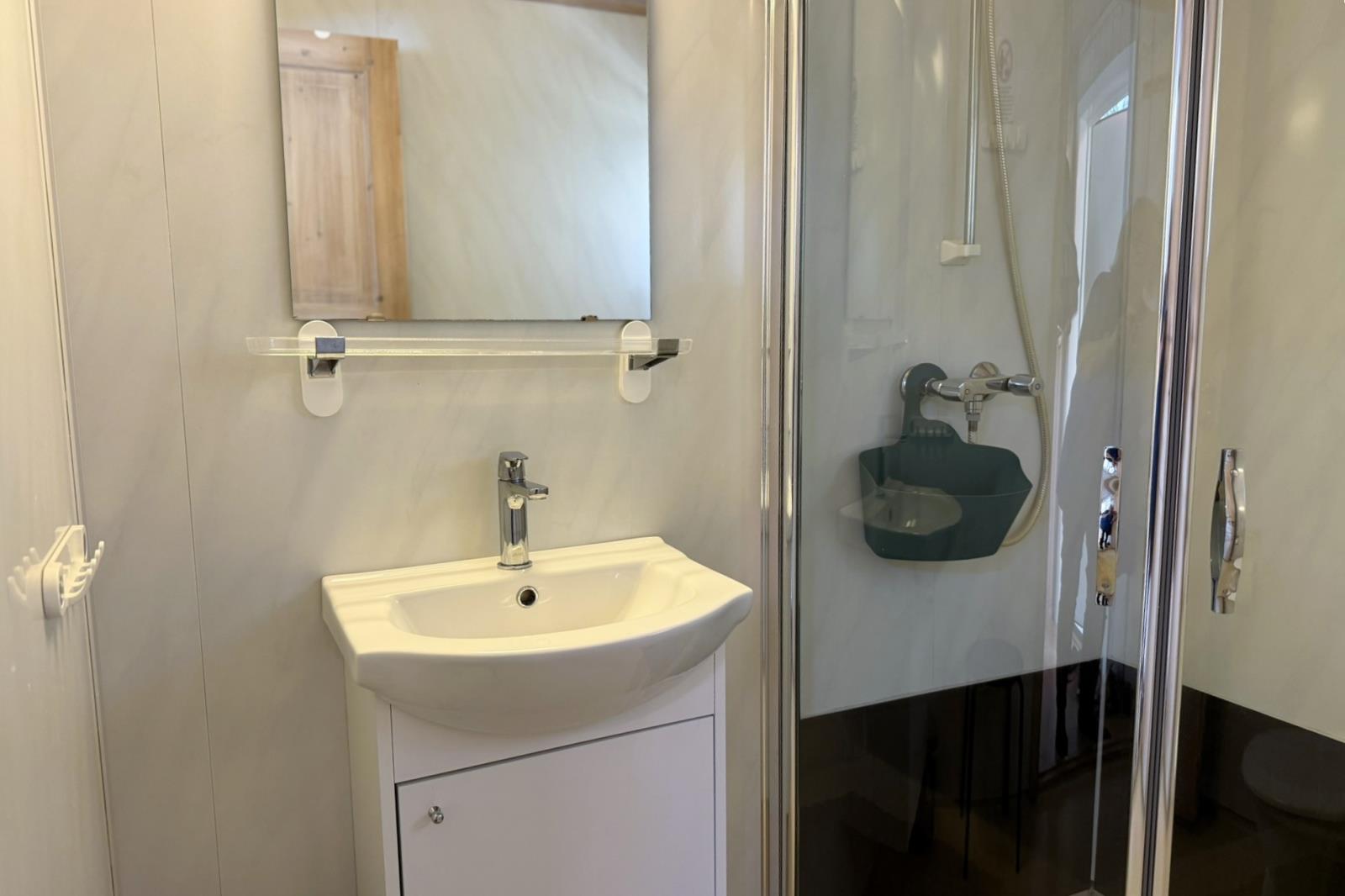 Duschbad mit WC im EG