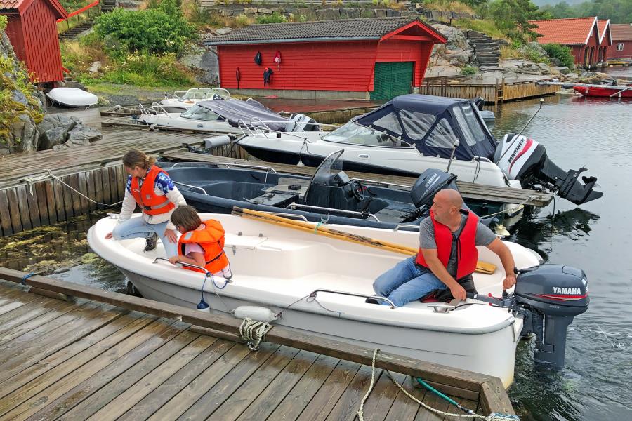 das Inklusivboot mit 10 PS Außenborder
