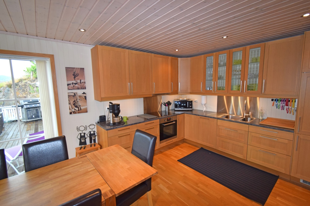 tolle Einbauküche mit allen Geräten