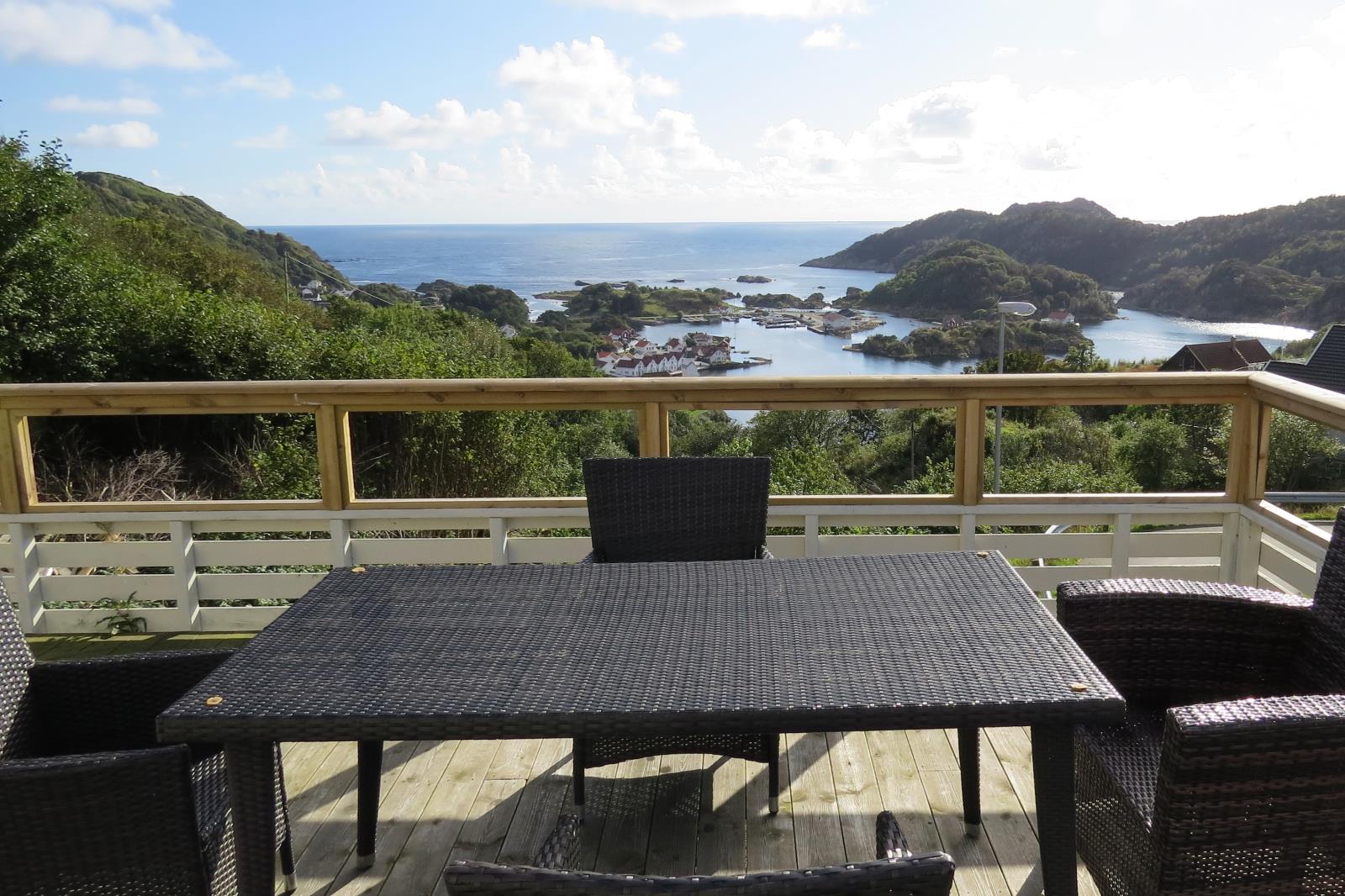 die große Terrasse mit Panorama Meerblick