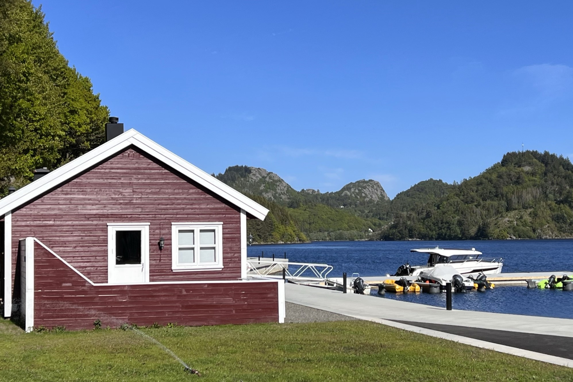 Fjordhytte 1 mit Terrasse, Grill und Gartenmöbeln
