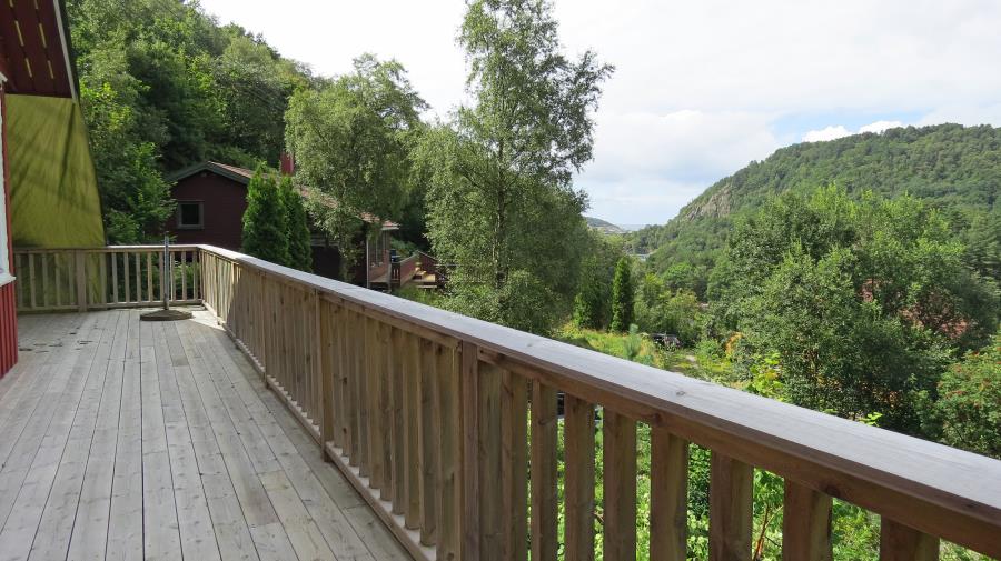 die sehr große Terrasse