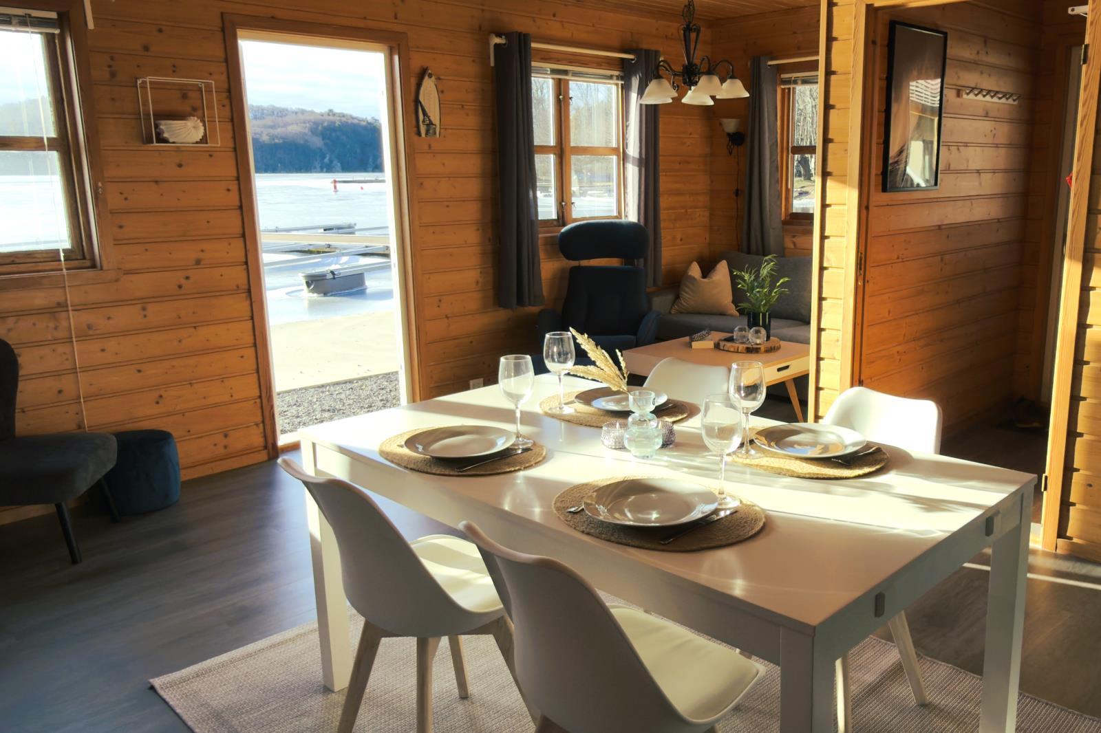 offenes Wohnen, direkt am Fjord mit Steg