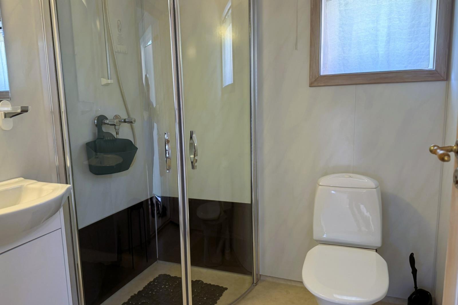 Duschbad mit WC im EG