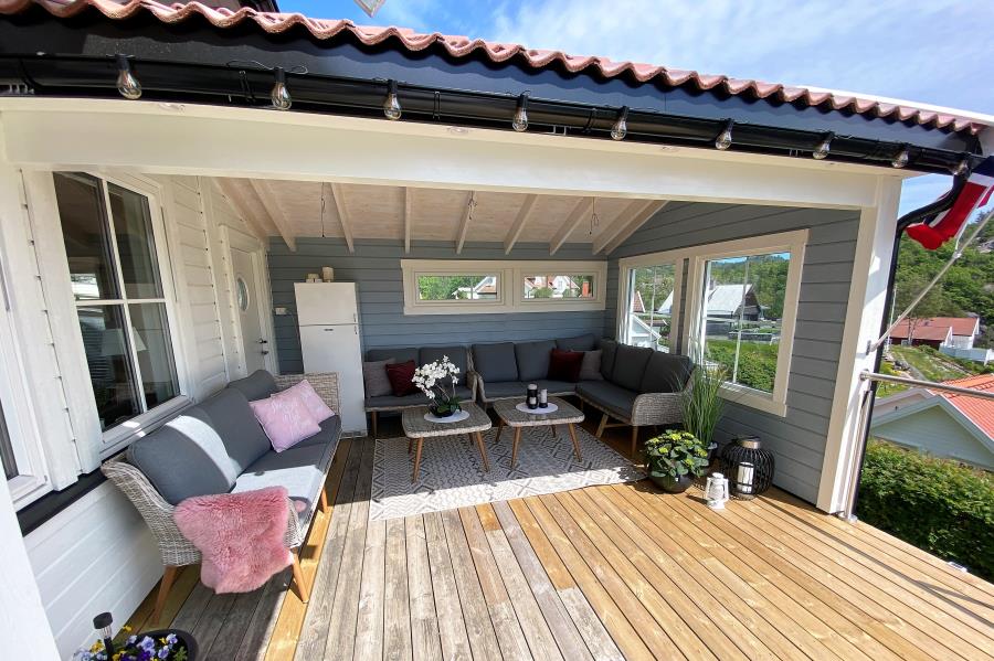 die neue Sitzecke überdacht