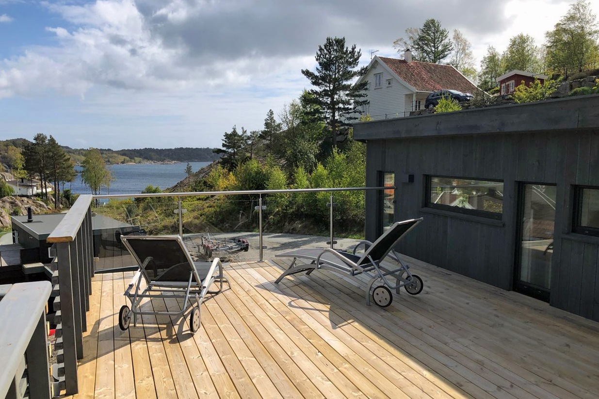 die große Dachterrasse mit Meerblick