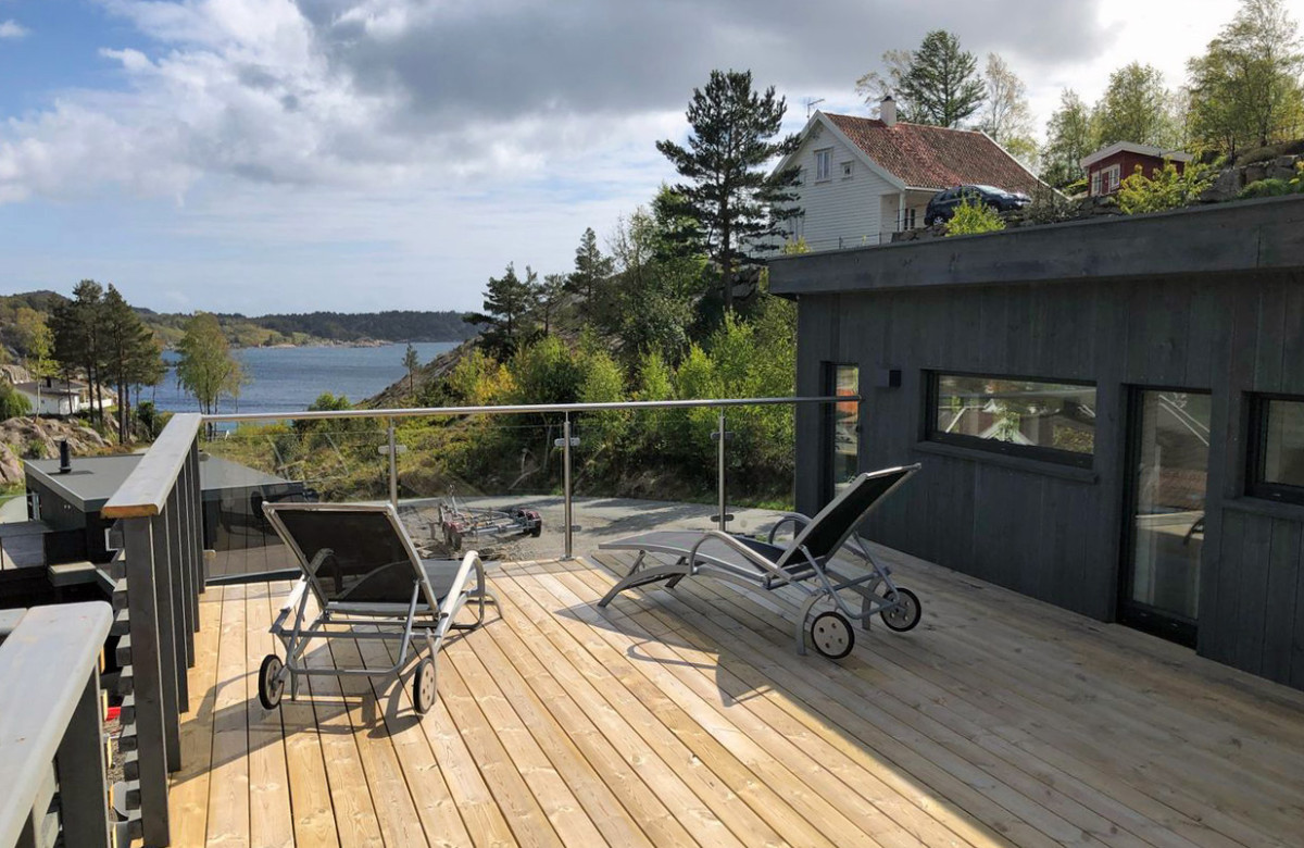 die große Dachterrasse mit Meerblick