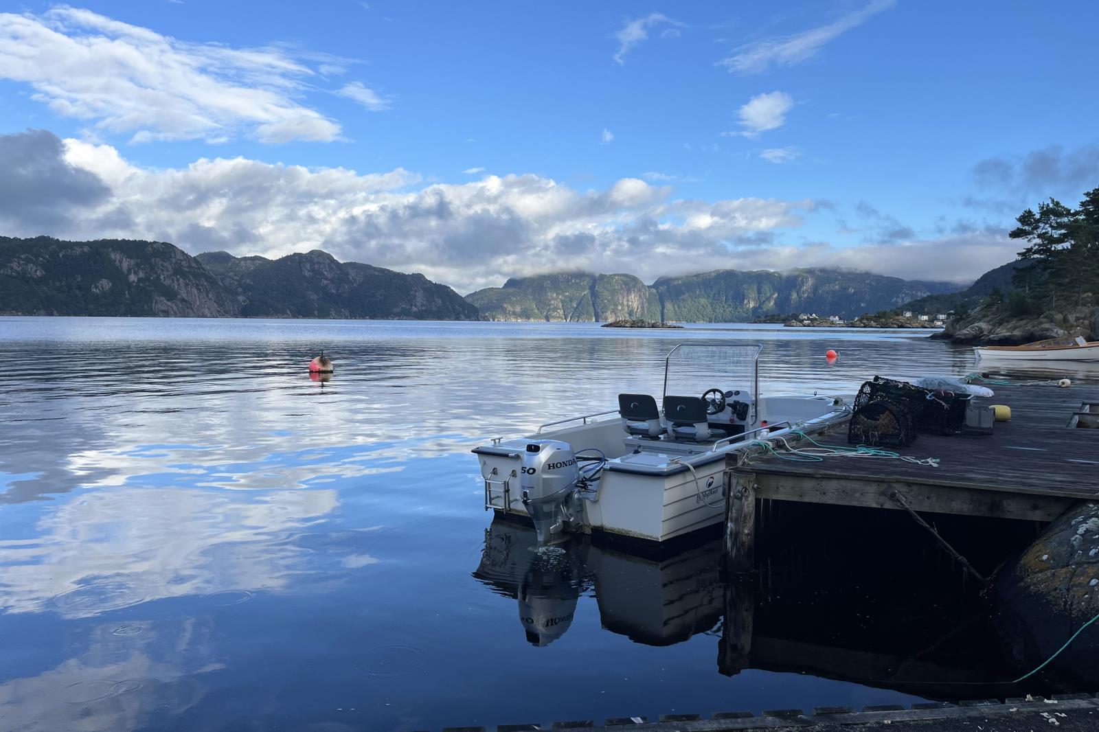 der Steg vor dem Ferienhaus am Flekkefjorden