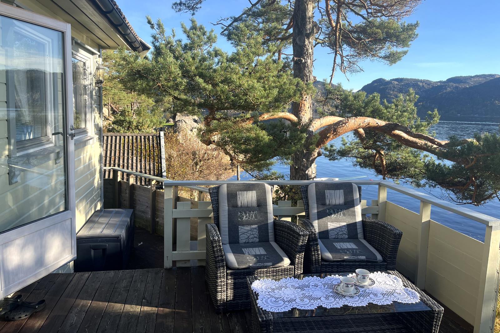 Ein traumhaft schöner Platz. die Terrasse der Fjordlodge