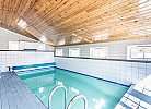 mit Indoor - Schwimmbad