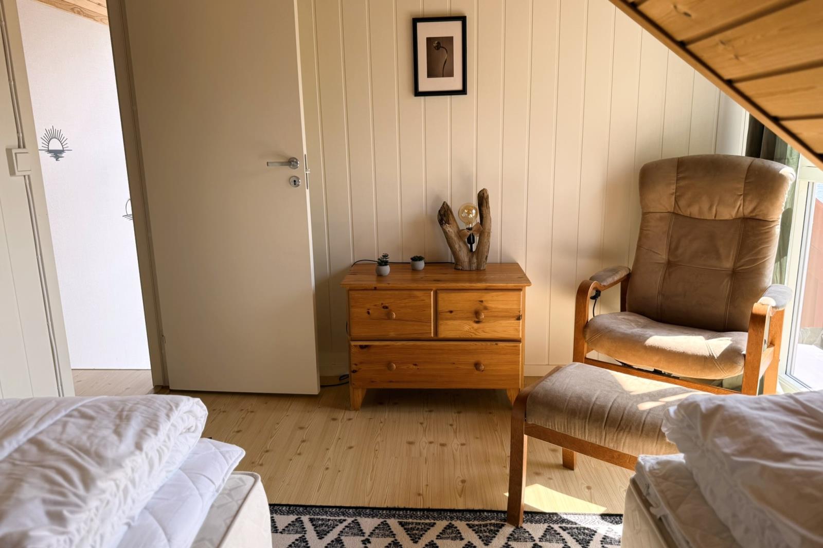 2 Schlafzimmer mit jeweils 2 Einzel-Betten im OG 