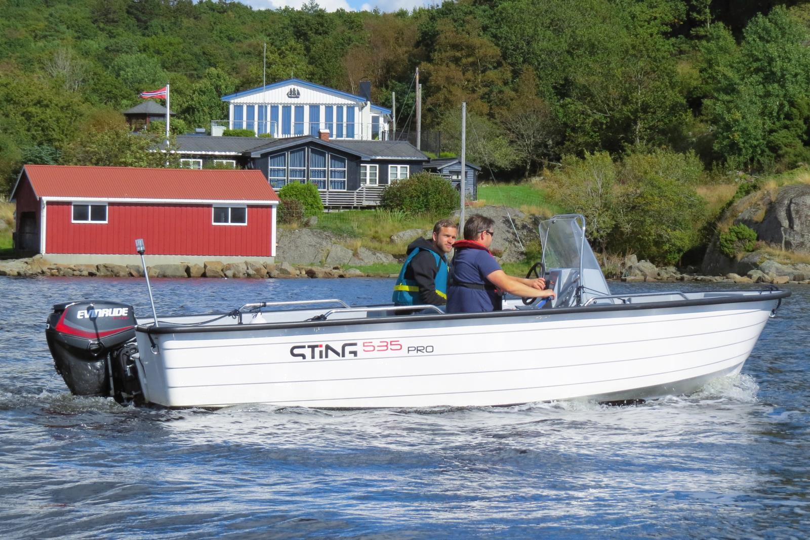 Inklusivboot Sting 535 Pro, 50 PS, Kartenplotter Echolot