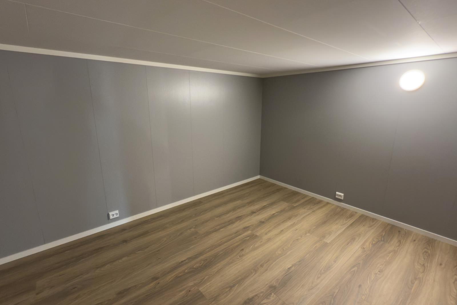 ein sehr großer Lagerraum