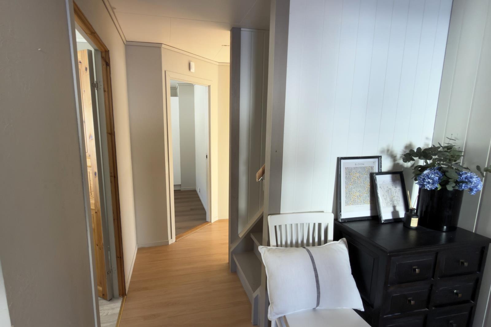 2. Flur zu den 3 Schlafzimmern