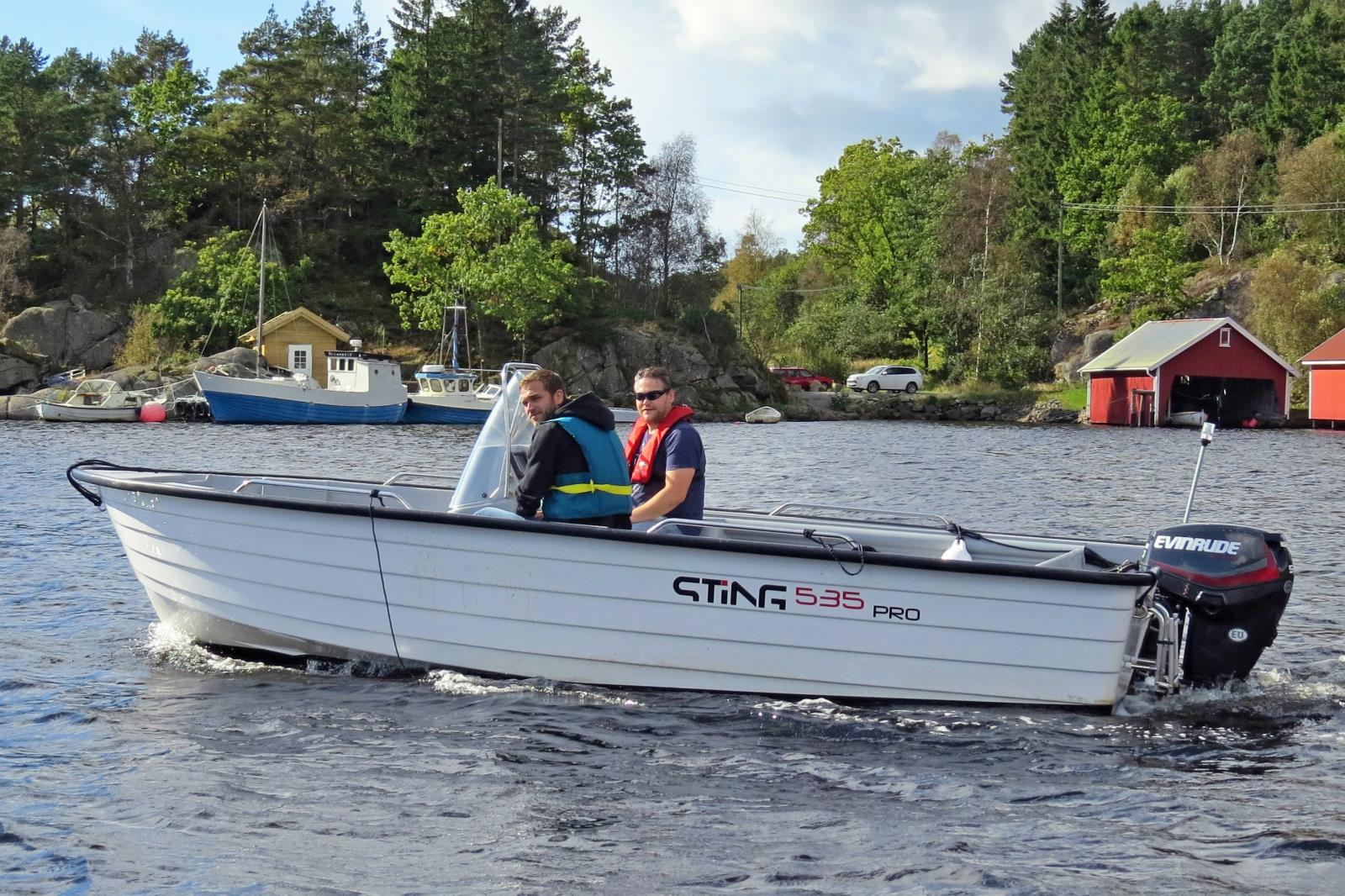 Inklusivboot Sting 535 Pro, 50 PS, Kartenplotter Echolot