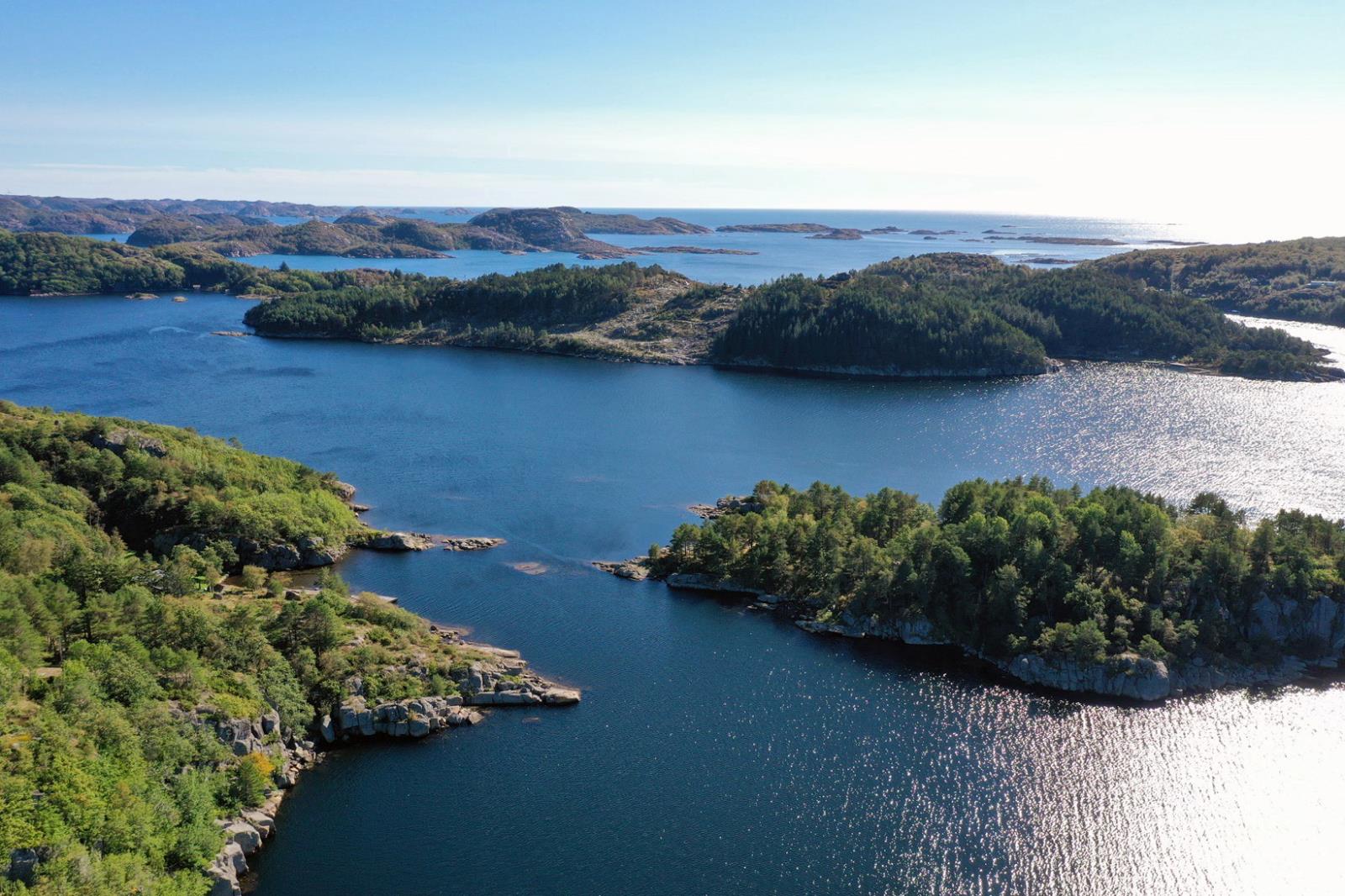 durch die Fjorde mit dem Boot nach Farsund