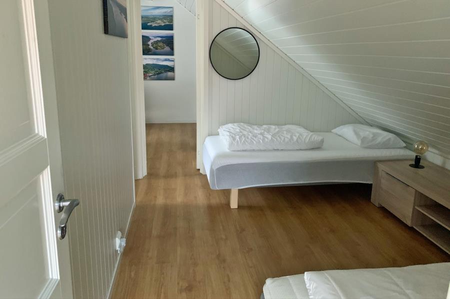 Schlafzimmer 2 im OG (Durchgangszimmer), 2 Einzelbetten 200x90 cm