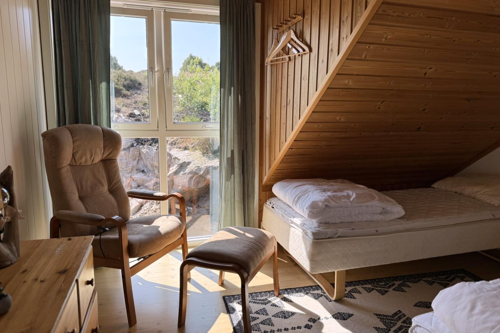 2 Schlafzimmer mit jeweils 2 Einzel-Betten im OG 