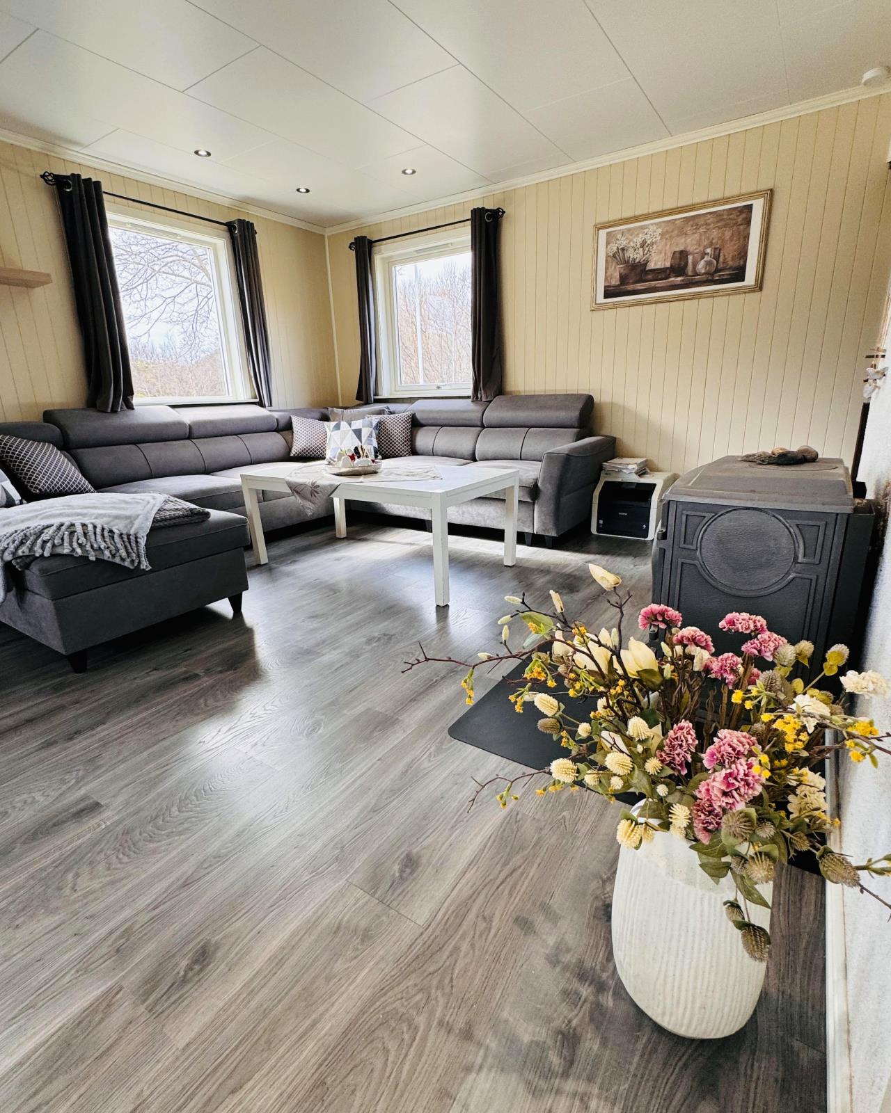 geschmackvoll eingerichteter Wohnbereich