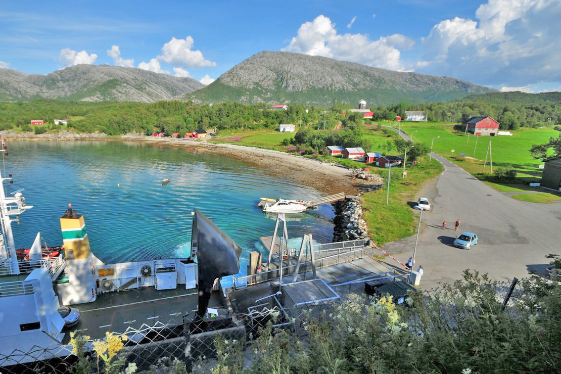 direkt von der kleinen Fähre zum Haus