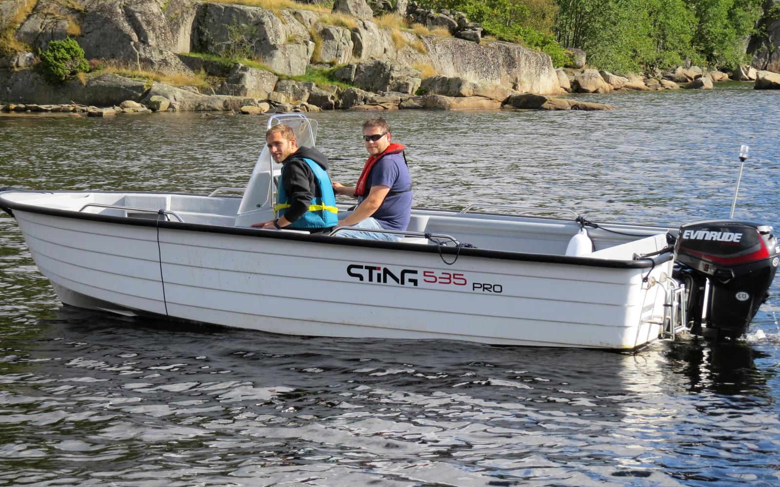 Inklusivboot Sting 535 Pro, 50 PS, Kartenplotter Echolot