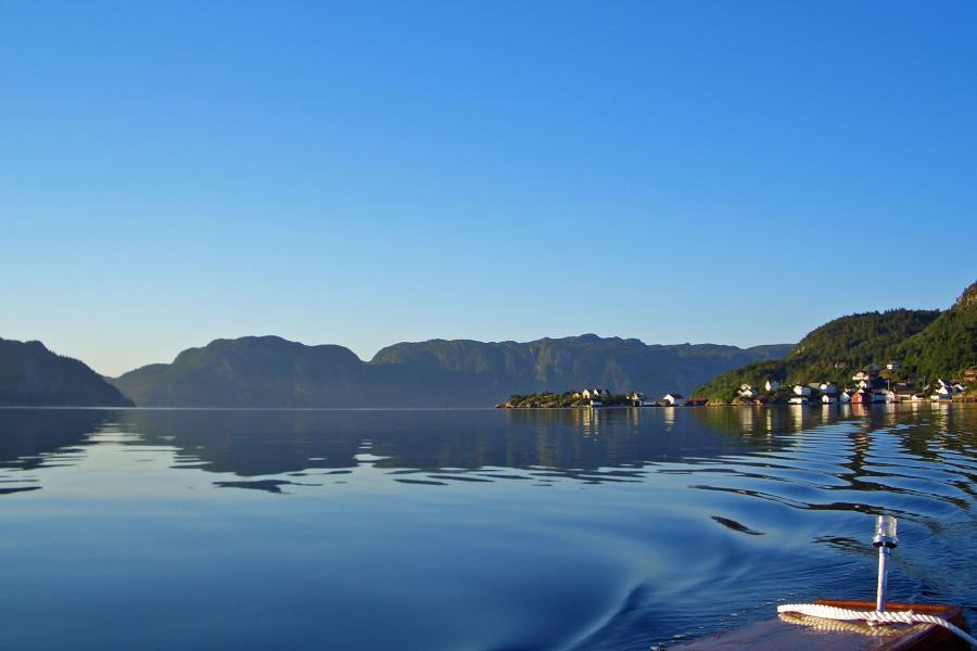 Abelsnes, Morgens bei völliger Windstille