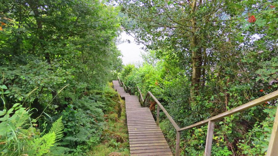 die Treppe zur Steganlage am Rosfjorden