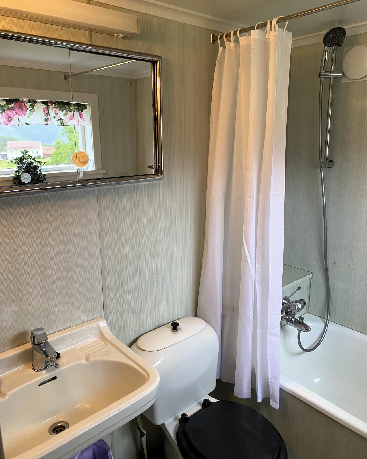 kleines Duschbad mit WC