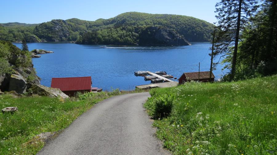 steiler Weg herunter zum Wasser