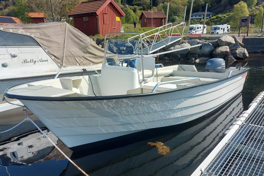 Øien 530 F, Außenborder Yamaha mit 40 PS, Steuerkonsole, Echolot- Kartenplotter 