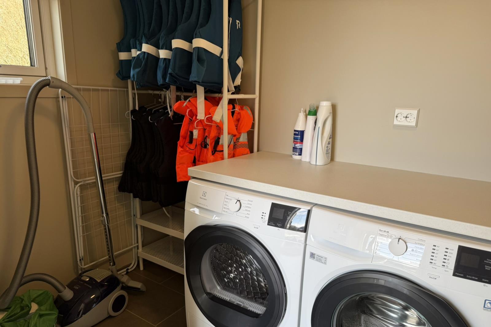 Waschküche, Trockner u,. Waschmaschine