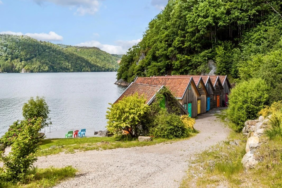 der kurze Weg vom Haus zum Fjord