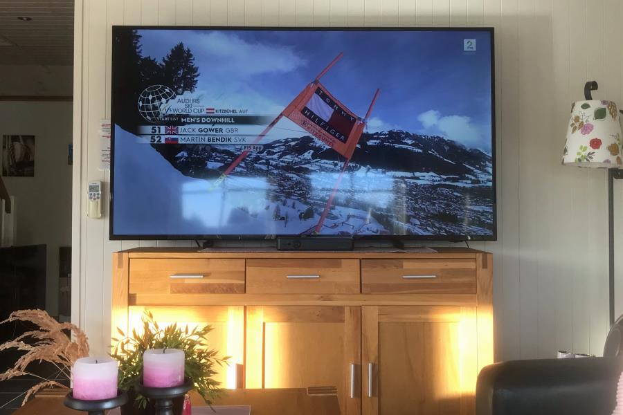 70 Zoll Smart TV mit deutschen Sendern