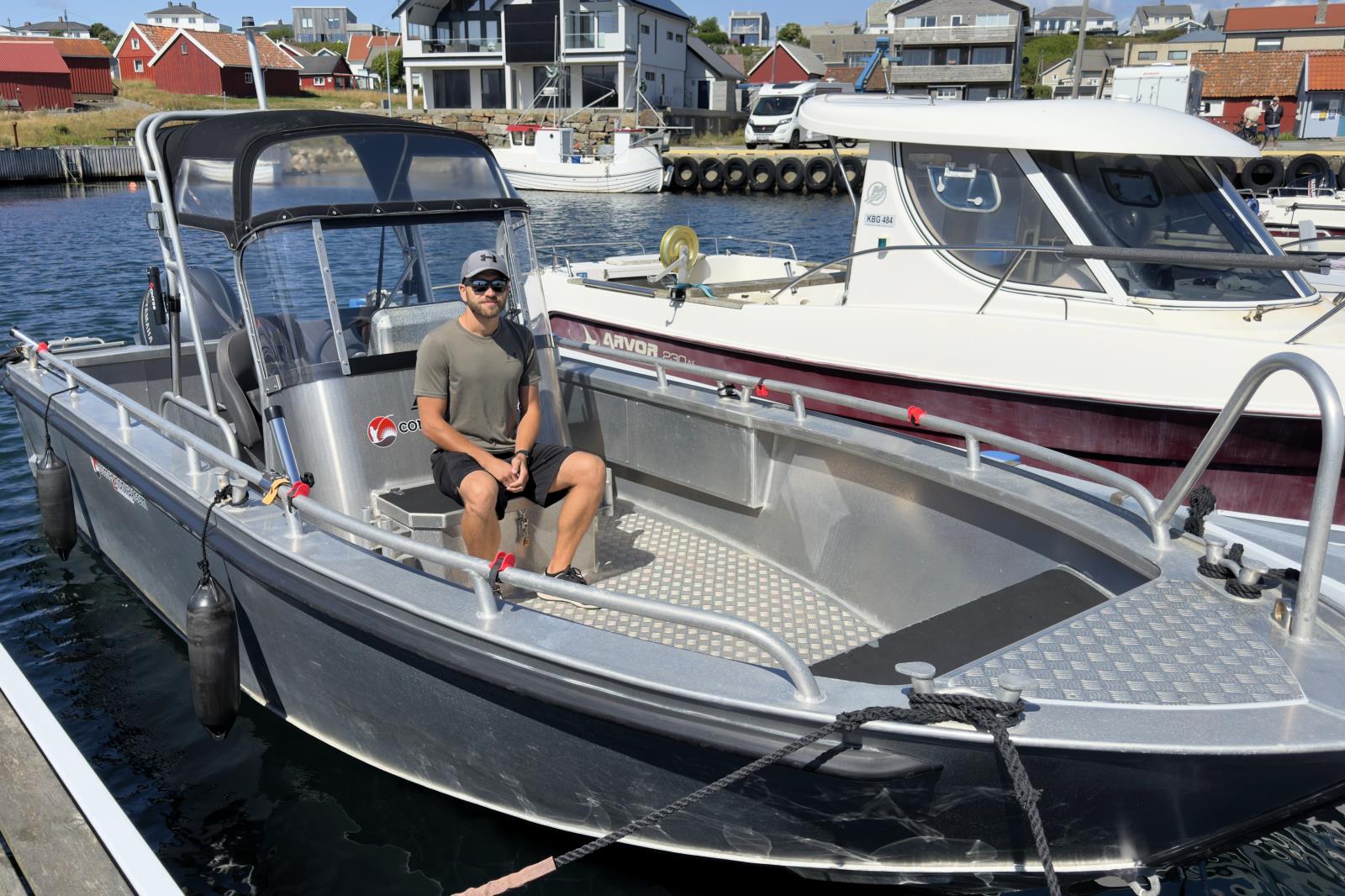 Extraboot Arronet 23.5 SP, ca. 24 Fuß Aluminium, 150 PS Yamaha in Borhaug