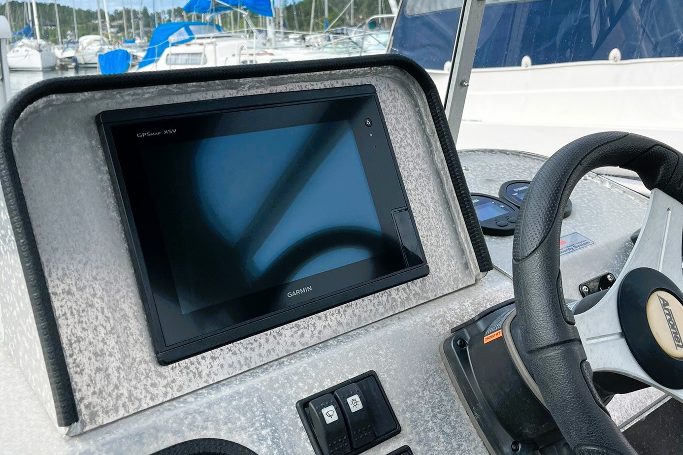 großer 10 Zoll Garmin Plotter/Echolot