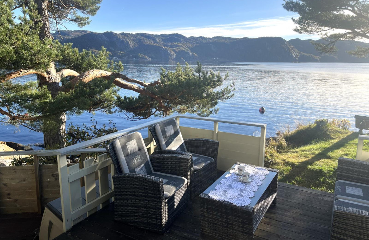 Ein traumhaft schöner Platz. die Terrasse der Fjordlodge