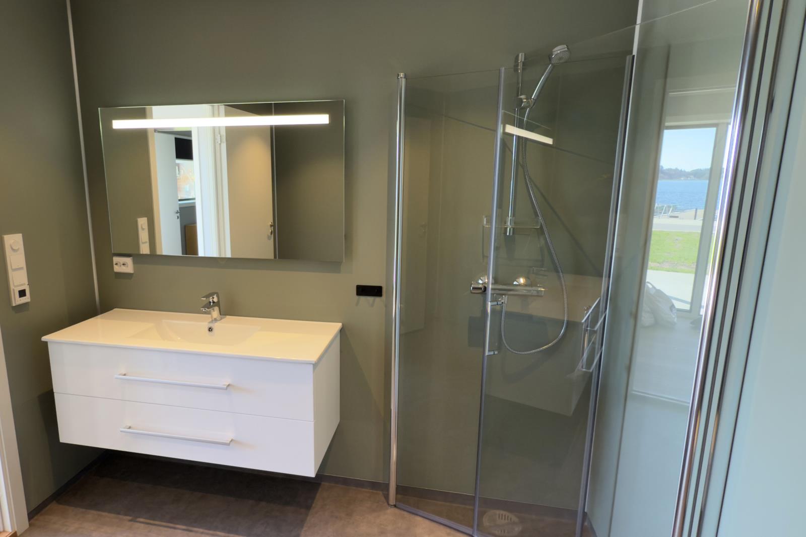 Bad 1, begehbare Dusche